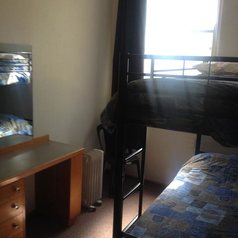 Young Budget Accommodation - Accommodation Gladstone 3