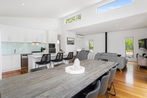 YOU, ME AND THE SEA - BLAIRGOWRIE - Accommodation Gladstone 0