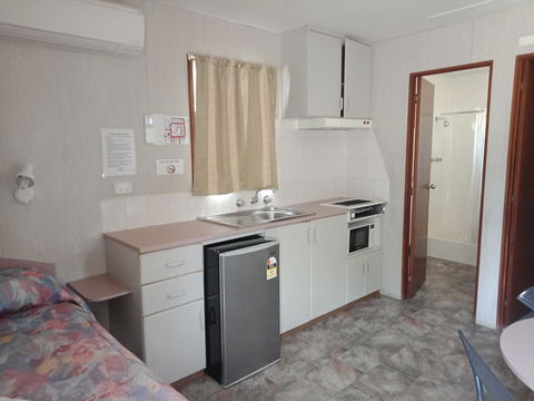 Young Caravan Park - Accommodation Gladstone 2