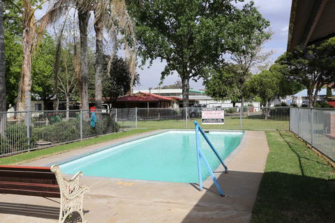 Young Caravan Park - Accommodation Gladstone 0