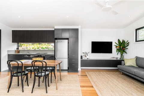 Your Luxury Escape - Carinya Cottages 2 - Accommodation Gladstone 3