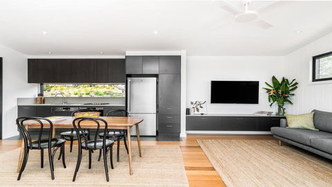 Your Luxury Escape - Carinya Cottages 4 - Accommodation Gladstone 1