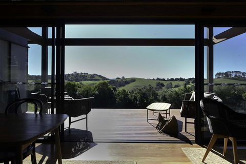 Your Luxury Escape - Carinya Cottages 6 - Accommodation Gladstone 0