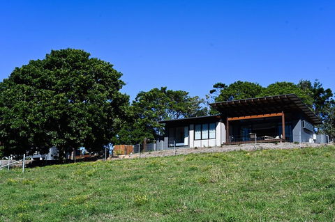 Your Luxury Escape - Carinya Cottages 6 - Accommodation Gladstone 3