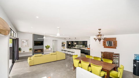 Your Luxury Escape - Copper Sands - Accommodation Gladstone 1