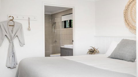Your Luxury Escape - Den - 5min Walk To Clarke's Beach - Accommodation Gladstone 3