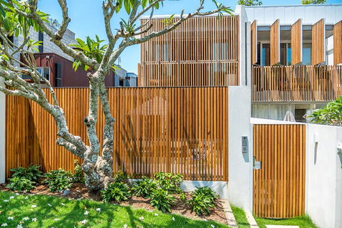Your Luxury Escape - Driftwood Three At Clarkes Beach - Accommodation Gladstone 0