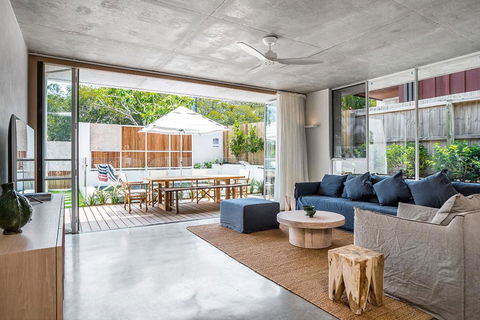 Your Luxury Escape - Driftwood Three At Clarkes Beach - Accommodation Gladstone 2