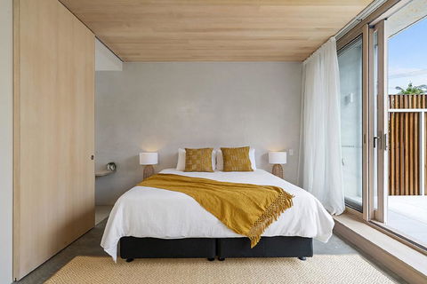 Your Luxury Escape - Driftwood Two At Clarkes Beach - Accommodation Gladstone 3