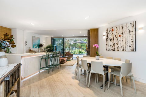 Your Luxury Escape - Ground Luxury - Accommodation Gladstone 1