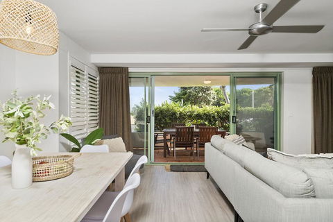 Your Luxury Escape - Karinya At Surfside - Accommodation Gladstone 3