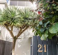 Your Luxury Escape - The Loft - Accommodation Gladstone