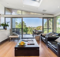 Your Luxury Escape - Vue from Here - Accommodation Gladstone