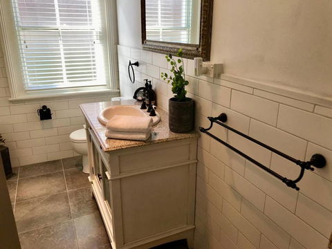 YSG The Edward Townhouse 153 - Walk To Town - Accommodation Gladstone 3