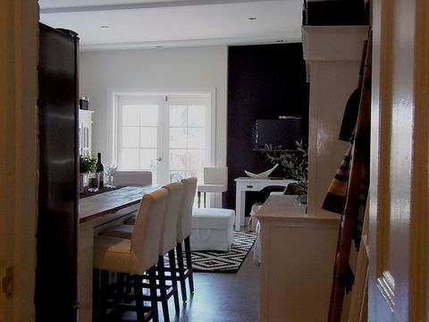 YSG The Edward Townhouse 155 - Steps To Town - Accommodation Gladstone 2