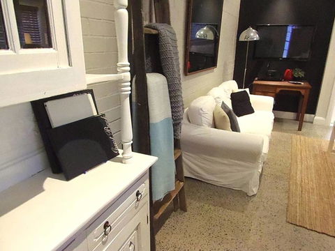 YSG The Edward Townhouse 157 - Steps To Town - Accommodation Gladstone 2