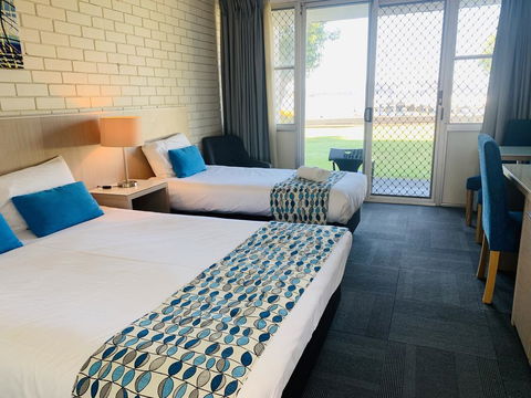 Zorba Waterfront Motel - Accommodation Gladstone 2