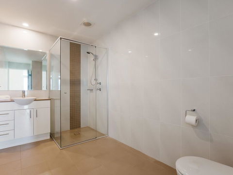 Maison De La Mer 30 Mulubinda Parade - Luxurious, Linen, Aircon And Panoramic Views - Accommodation Gladstone 2