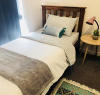 Haven Family dog freindly  close to Hospital Airport Bunnings - Accommodation Gladstone