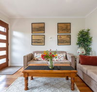 Spacious Bungalow5min walk to station5min to Box HillWiFiParking - Accommodation Gladstone
