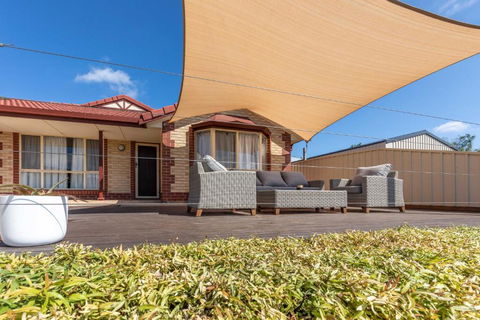 4 Pelican Court, Woodlane Mypolonga. - Accommodation Gladstone 0
