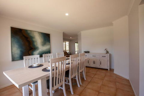 4 Pelican Court, Woodlane Mypolonga. - Accommodation Gladstone 3
