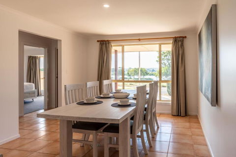 4 Pelican Court, Woodlane Mypolonga. - Accommodation Gladstone 2