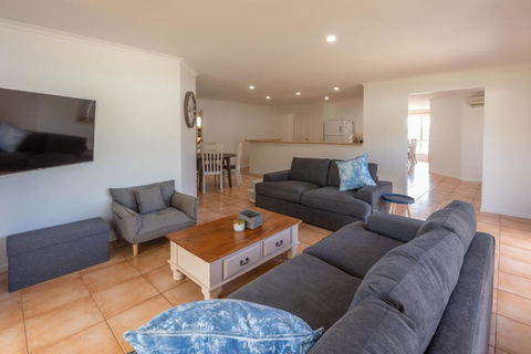 4 Pelican Court, Woodlane Mypolonga. - Accommodation Gladstone 4