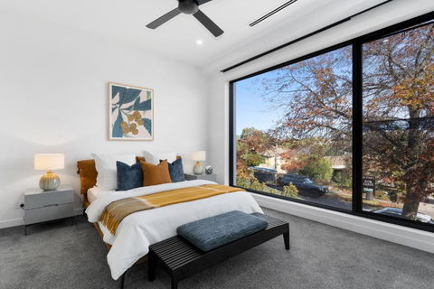 5 Ensuite Luxury Holiday House Balwyn North - Accommodation Gladstone 2
