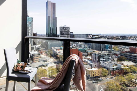 A 2BR Apt Near Melbourne Central Amazing Views - Accommodation Gladstone 0