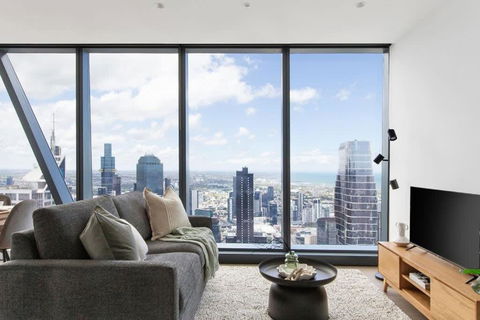 A 2BR Apt With Amazing City Views, FREE Parking - Accommodation Gladstone 0