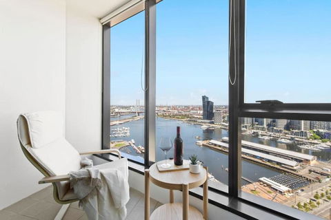 A 2BR Apt With Amazing Harbor Views FREE Parking - Accommodation Gladstone 0