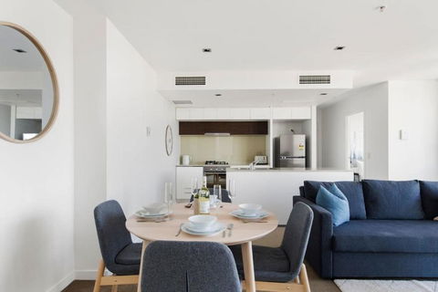 A 2BR Apt With Amazing Harbor Views FREE Parking - Accommodation Gladstone 3