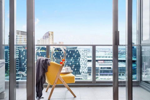 A 2BR Apt With Harbour Views And FREE Parking - Accommodation Gladstone 0