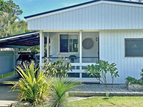 A AMITY BEACH BABY - Accommodation Gladstone 0
