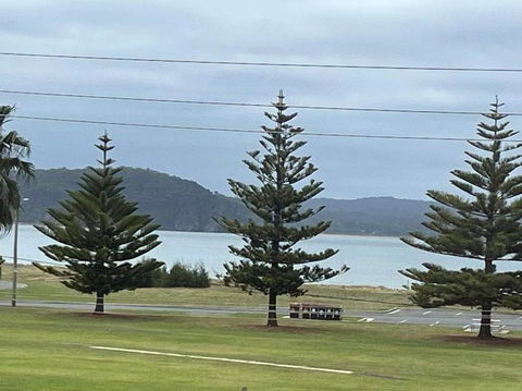 A Beach Front Apartment - Accommodation Gladstone 1