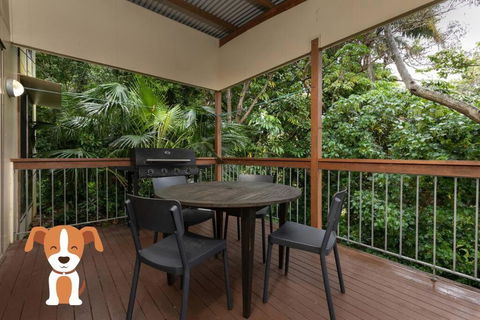 A Beach House - Accommodation Gladstone 0