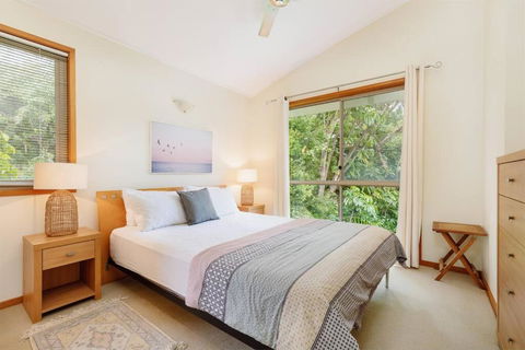 A Beach House - Accommodation Gladstone 1