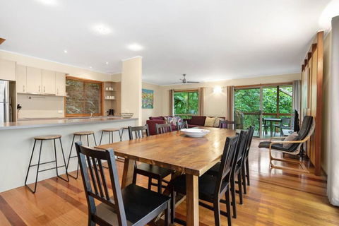 A Beach House - Accommodation Gladstone 3