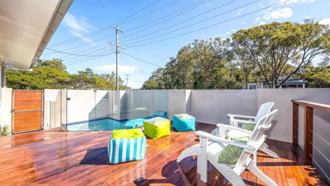 A Beachside Beauty With Pool - Accommodation Gladstone 0