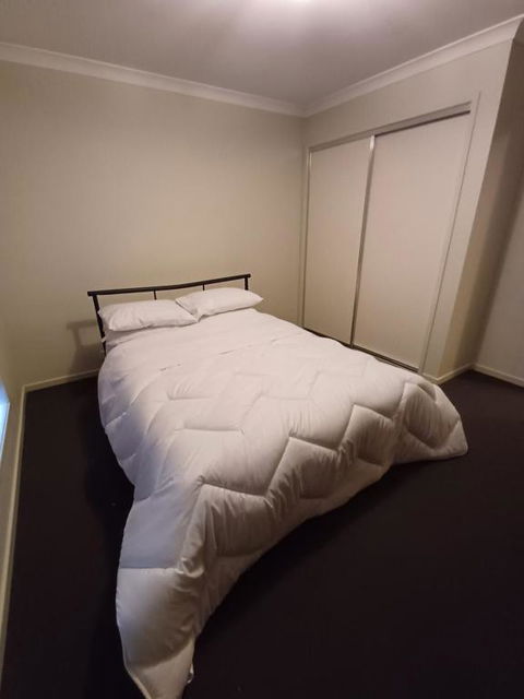 A Beautiful And Spacious Home - Accommodation Gladstone 3