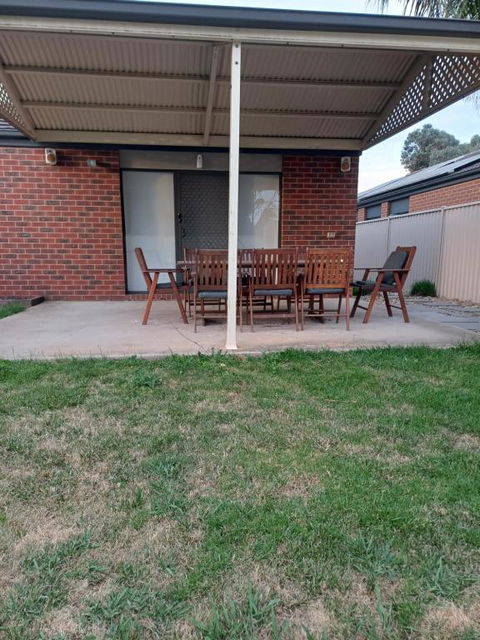 A Beautiful And Spacious Home. - Accommodation Gladstone 2