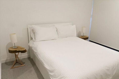 A Boutique Hideaway In The Heart Of Fitzroy - Accommodation Gladstone 3
