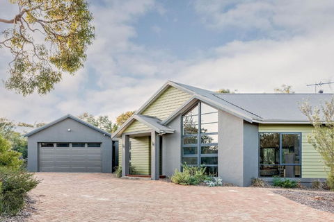 A Bush Utopia - Accommodation Gladstone 0