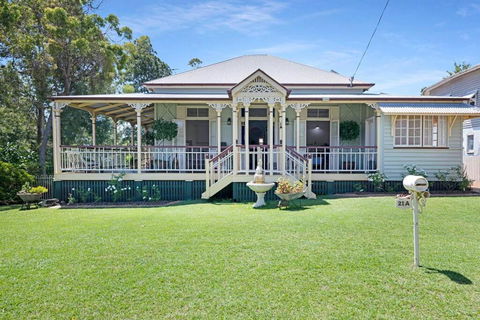 A Charming Queenslander - Accommodation Gladstone 0