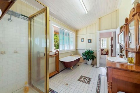 A Charming Queenslander - Accommodation Gladstone 3