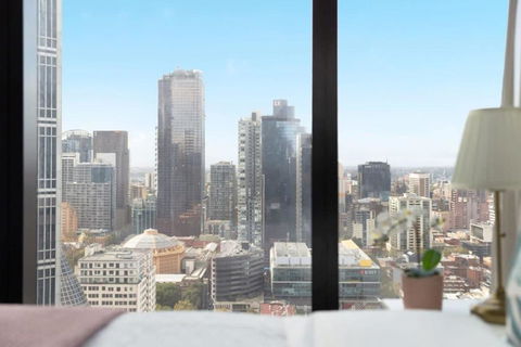 A Chic 2BR Apt Near Melbourne CBD W FREE Parking - Accommodation Gladstone 1
