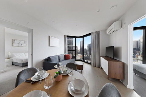 A Chic 2BR Apt Near Melbourne CBD W FREE Parking - Accommodation Gladstone 4