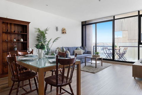 A Chic 2BR Apt Near Melbourne Uni FREE Parking - Accommodation Gladstone 0