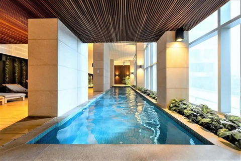 A Chic 2BR Apt Near Southern Cross City Views - Accommodation Gladstone 2